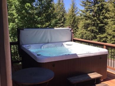 Ski Vacation Rental Home Sleeps 12 Guests Hot Tub!